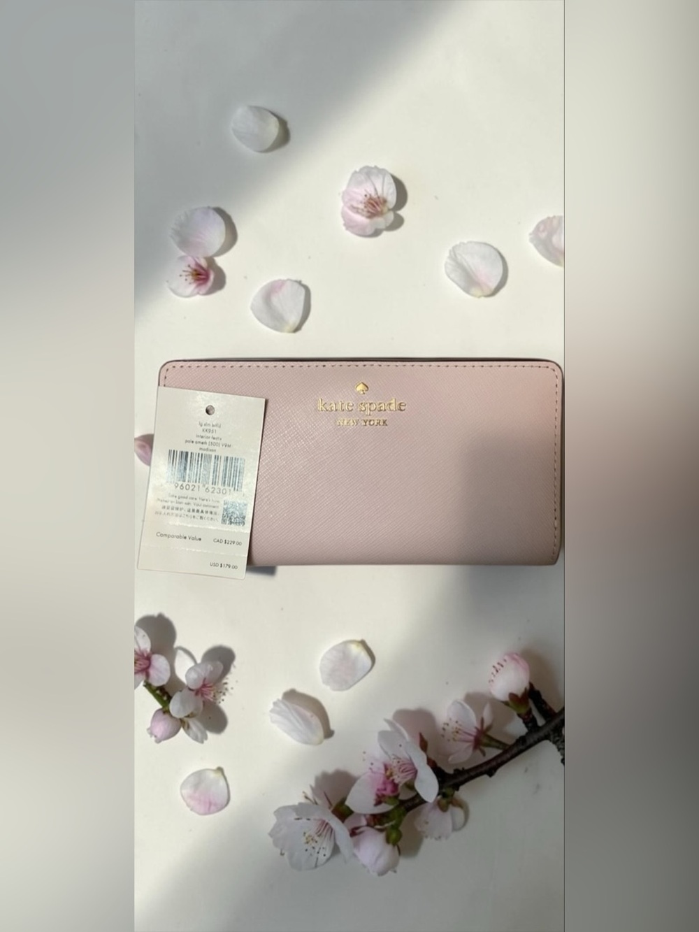 NWT Kate Spade Large Slim Madison Wallet in Pale Amethyst, Interior Festive